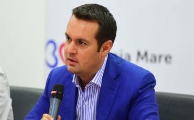 Facebookról irányítja Nagybányát a fogdában lévő régi-új polgármester