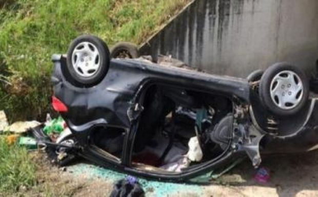 A tetejére esett a balesetező brassói autó