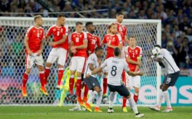EURO-2016: Gól nélküli meccsen lettek csoportelsők a franciák