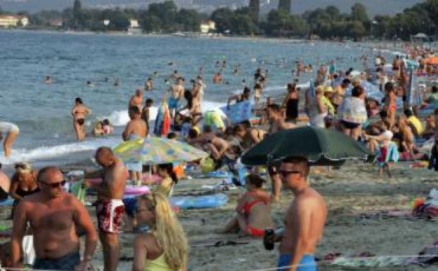 Egy rakás pénzt költöttek a turisták a hosszú hétvégén a román tengerparton