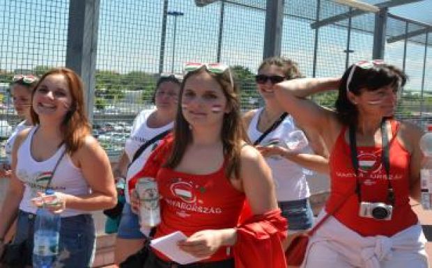 EURO-2016: nőket fotóztunk a magyar táborban