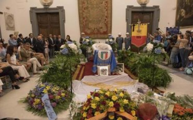 Óriási tömeg búcsúztatta Bud Spencert