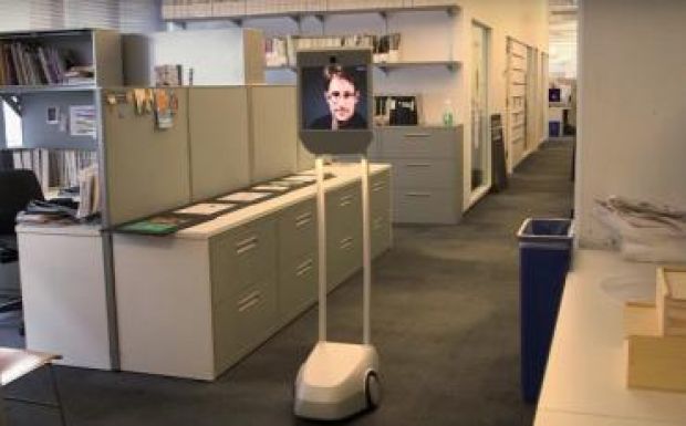 Robotként tér vissza Amerikába Edward Snowden