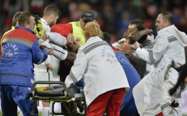 Egy mentőorvos ellen indítottak eljárást a pályán elhunyt labrarúgó ügyében