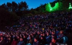 TIFF: Zöld szénaszobrok és örökzöld Caragiale-történet a magyarfenesi szoborparkban