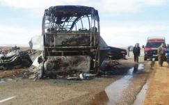 Busz és kamion karambolozott, rengetegen meghaltak