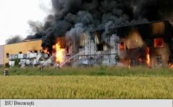 Meghalt egy tűzoltó a jilavai cipőgyár oltása közben