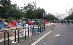 Újabb migránstábort számoltak fel Párizsban