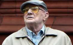 Százegy éves angol férfit vádolnak gyermekek elleni szexuális visszaélésekkel