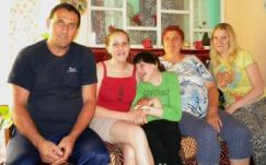 Lélekben még mindig egyek az idén nagykorúvá lett kisperegi sziámi ikrek