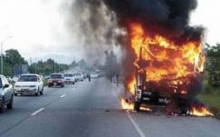 Sorban robbantak fel a gázpalackok az égő kamionon Buzău megyében