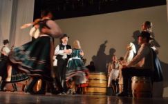 Csíkszentmártonban és Csíkpálfalván játsszák a Magyaroké előadást