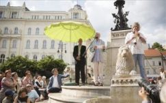 Esterházy Péter nyitotta meg a budapesti Ünnepi Könyvhetet 