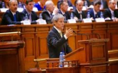 Megnyirbálná a kormány az állami vezetők bérét