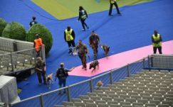 EURO-2016: gyülekeznek a szurkolók a Stade de France kapuinál