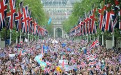 Zenészek, élsportolók és az első brit űrhajós II. Erzsébet születésnapi kitüntetési listáján