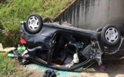 A tetejére esett a balesetező brassói autó