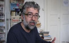 Neves török értelmiségieket tartóztattak le terrorpropaganda vádjával