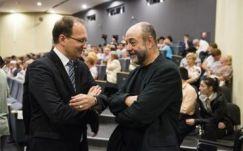 Tompa Gábort köszöntötték a kisvárdai színházi fesztiválon