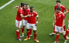 EURO-2016: Öngóllal jutott a negyeddöntőbe a walesi válogatott