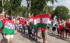 EURO-2016: gyülekeznek a stadionban a magyar szurkolók (percről percre)