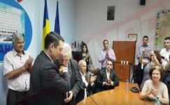 Feudális Románia: kezet csókolt a tanácsos a tanácselnöknek