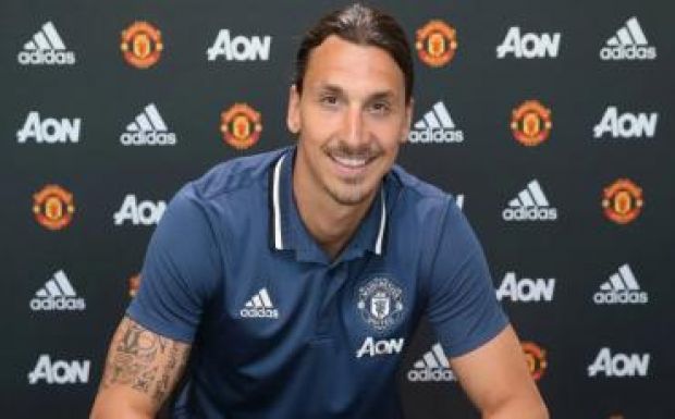 Zlatan Ibrahimovic a Manchester Unitedben folytatja