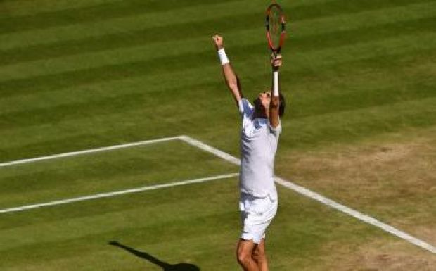 Wimbledon: kétszettes hátrányból fordított Federer, Tsongának ez nem sikerült