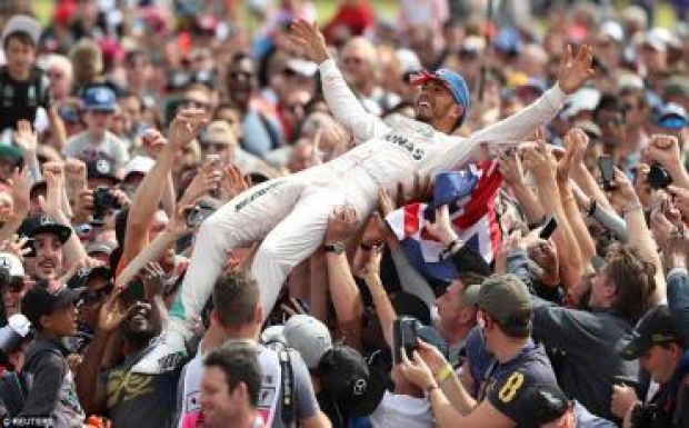 Brit Nagydíj: Hamilton rajt-cél győzelmet aratott