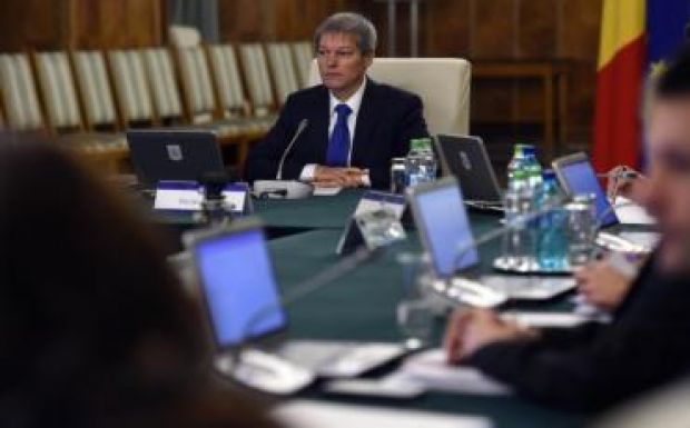 Alkotmánybíróságon óvta meg a kormány a köztisztviselők bérpótlékát