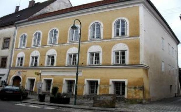 Leromboltatná Hitler szülőházát az osztrák belügyminiszter