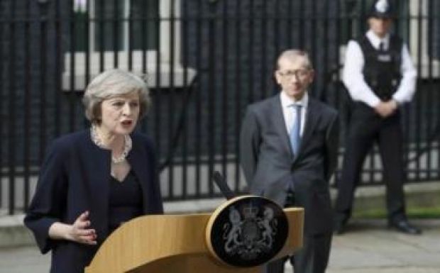 Időt kér a kilépési tárgyalások megkezdéséhez Theresa May