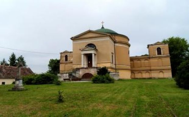 Esterházy Pétert augusztus 2-án, a gannai családi sírhelyen temetik