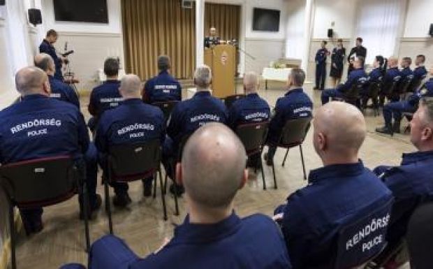 Újabb magyar rendőrkontingens indult Macedóniába