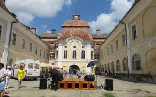 Mátyás király cipőfűzőt kötözött, a holland regényíró Erdélyről mesélt