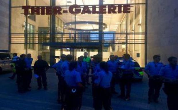 Bombariadó egy dortmundi bevásárlóközpontban