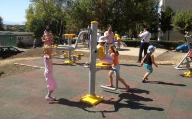 Sepsiszentgyörgyi városháza: egy hiányzó csavar miatt sérült meg a mozgásparkban a kisgyerek