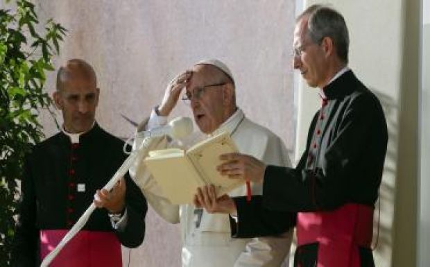 Ferenc pápa: az egyháznak nyitottan és gyengédséggel kell segítenie a legelesettebbeket