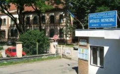 Buszra váró máramarosszigetiekbe rohant egy ló