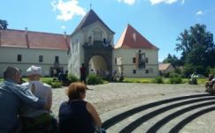 Régizenei előjáték – Csíkszeredában és Bukarestben