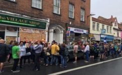 Tiltakozás követte a román bolt felgyújtását Norwichban