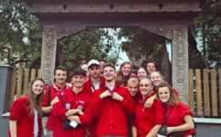 Fiatal belgák is segítik a havadtői régi temető rendben tartását