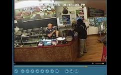 Hiába volt fegyvere, semmibe vette a rablót a kiszolgáló