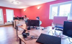 Kezdőket és szabadúszókat vonzanak egy fedél alá Csíkszeredában