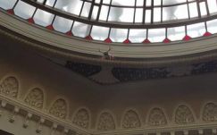 Drónt röptetett egy ukrán képviselő a parlamentben