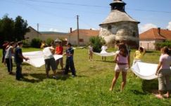 Függőleges és vízszintes kapcsolatokról szól a húszon túliaknak szervezett nyári tábor