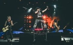Előállították a Guns N' Roses tagjait fegyverbirtoklás miatt