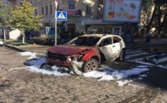 Felrobbant egy autó Kijevben, szörnyethalt a benne ülő ukrán újságíró