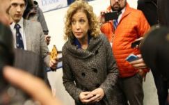 Lemond a Demokrata Párt elnöke, mert pártatlansággal vádolták 