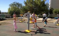 Köztéri fitneszgép miatt veszítette el ujjbegyét egy kisfiú